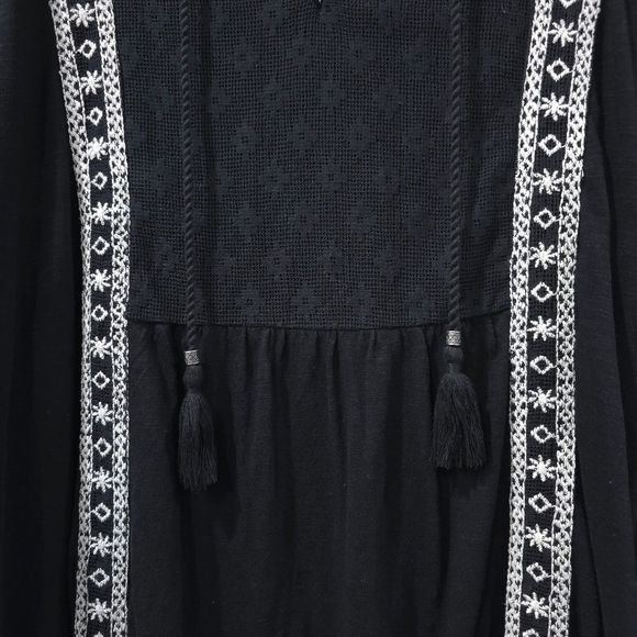 ✨️4/$20. Black White Bohemian Flowy Bell Sleeve Blouse, Embroidered Whipstitch - Picture 5 of 14